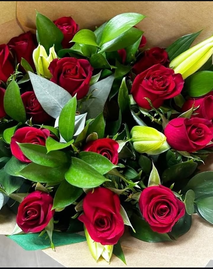 Red roses bunch